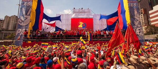 مظاهرات داعمة لرئيس الفنزويلي نيكولاس مادورو في كاراكاس، فنزويلا فبراير/ شباط 2019 - سبوتنيك عربي