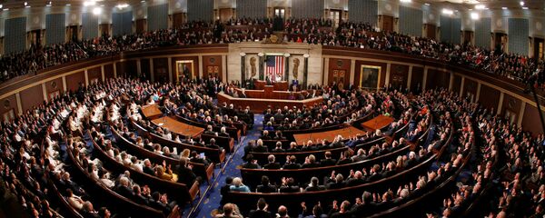 الرئيس الأمريكي دونالد ترامب يلقي خطاب حالة الاتحاد الثاي له، أمام الكونغرس الأمريكي في قاعة مجلس النواب في الكابيتول الأمريكي في كابيتول هيل في واشنطن، الولايات المتحدة في 5 فبراير/ شباط 2019 - سبوتنيك عربي