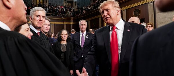 الرئيس الأمريكي دونالد ترامب يلقي خطاب حالة الاتحاد الثاي له، أمام الكونغرس الأمريكي في قاعة مجلس النواب في الكابيتول الأمريكي في كابيتول هيل في واشنطن، الولايات المتحدة في 5 فبراير/ شباط 2019 - سبوتنيك عربي