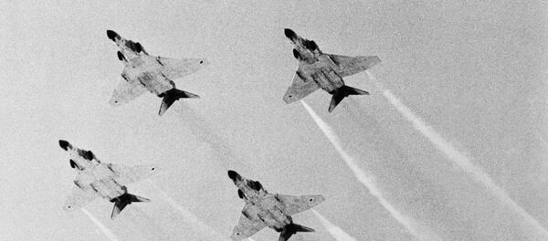 قاذفات قنابل من طراز فانتوم تابعة للقوات الجوية الإسرائيلية، خلال عرض عسكري.20 يوليو/ تموز عام 1971 قاذفات قنابل من طراز فانتوم تابعة للقوات الجوية الإسرائيلية، خلال عرض عسكري.20 يوليو/ تموز عام 1971 - سبوتنيك عربي