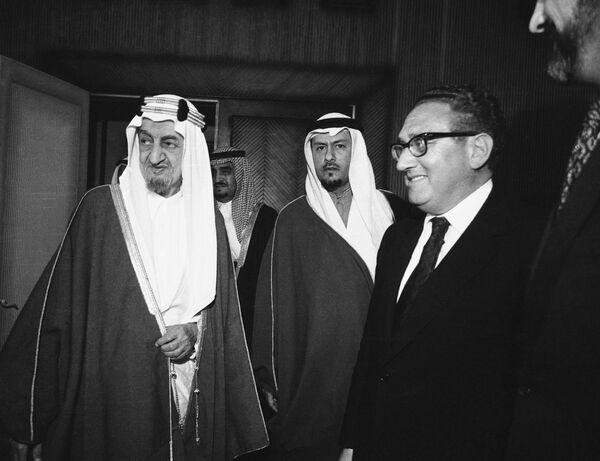 الملك فيصل والأمير فهد خلال لقاء هنري كيسنجر - سبوتنيك عربي
