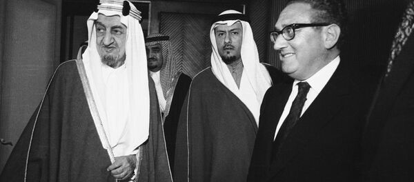 الملك فيصل والأمير فهد خلال لقاء هنري كيسنجر الملك فيصل والأمير فهد خلال لقاء هنري كيسنجر - سبوتنيك عربي