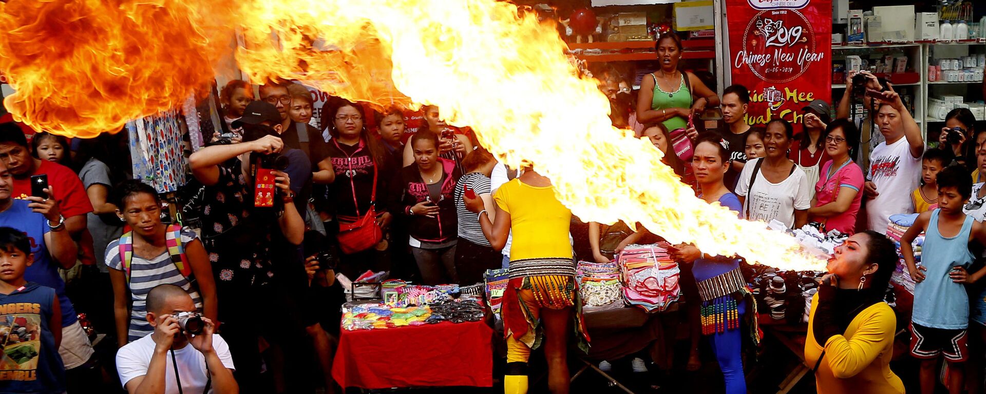 احتفالات بحلول رأس السنة القمرية الصينية الجديدة في شوارع مانيلا، الفلبين 5 فبراير/ شباط 2019 - سبوتنيك عربي, 1920, 15.02.2022