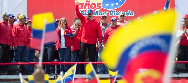 الرئيس الفنزويلي نيكولاس مادورو يلقي خطابا أمام أنصاره في كاراكاس، فنزويلا فبراير/ شباط 2019 الرئيس الفنزويلي نيكولاس مادورو يلقي خطابا أمام أنصاره في كاراكاس، فنزويلا فبراير/ شباط 2019 - سبوتنيك عربي