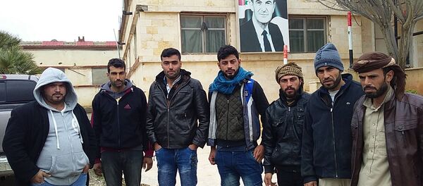 انشقاق عشرات الشبان السوريين عن قسد وانضمامهم للجيش في الرقة - سبوتنيك عربي