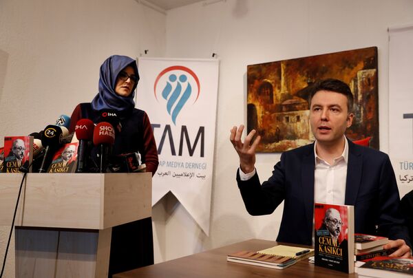 خديجة جنكيز في مؤتمر صحفي أقيم في اسطنبول بتركيا عن كتابها الجديد، 8 فبراير/شباط 2019 - سبوتنيك عربي