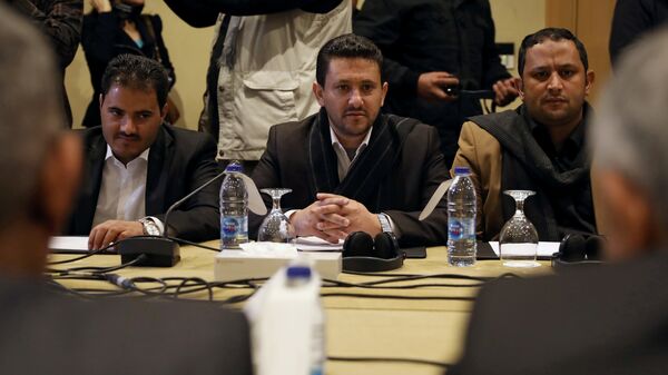 عبد القادر مرتضى رئيس وفد أنصار الله يحضر جولة جديدة من المحادثات لمناقشة صفقة تبادل الأسرى بين الأطراف المتحاربة في اليمن - سبوتنيك عربي