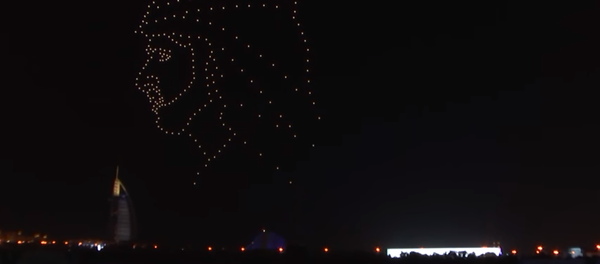 عرض ضوئي للطائرات المسيرة في الإمارات - سبوتنيك عربي