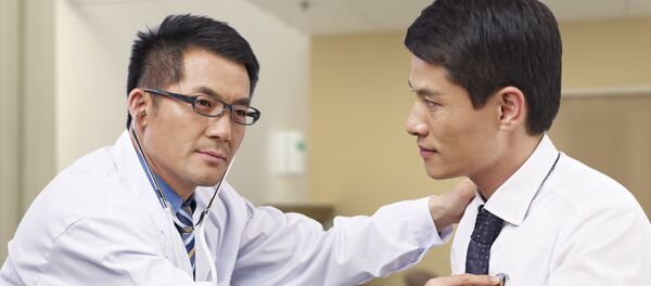 طبيب ومريض - سبوتنيك عربي