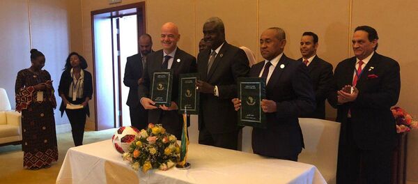 إنفانتينو مع أحمد أحمد إنفانتينو مع أحمد أحمد - سبوتنيك عربي