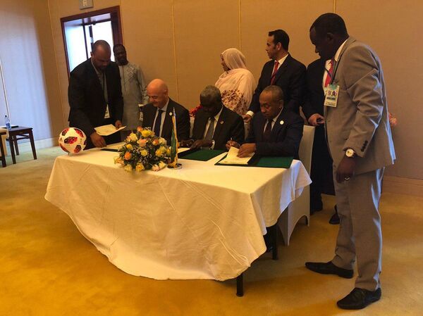 إنفانتينو مع أحمد أحمد إنفانتينو مع أحمد أحمد - سبوتنيك عربي