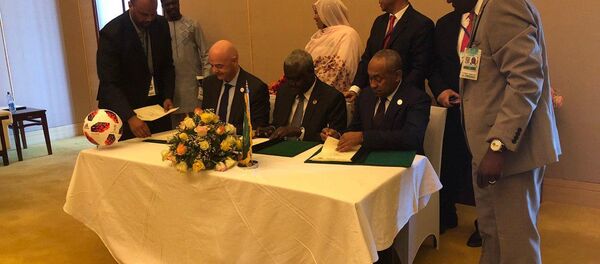 إنفانتينو مع أحمد أحمد  - سبوتنيك عربي