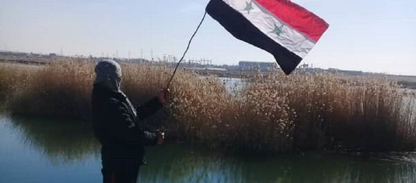 تقهقر رتل أمريكي تحت جنح الظلام من مدينة الطبقة غرب الرقة - سبوتنيك عربي