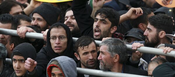 الذكرى الـ 40 على الثورة الإسلامية الإيرانية، اسقطا نظام الشاه في 1979، مسيرات في طهران، إيران 11 فبراير/ شباط 2019 - سبوتنيك عربي