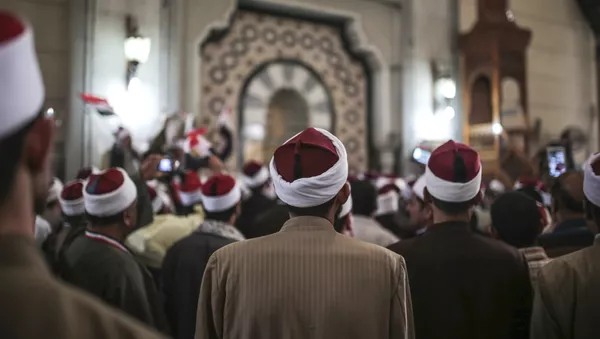 شيوخ داخل جامع الأزهر الشريف في القاهرة - سبوتنيك عربي