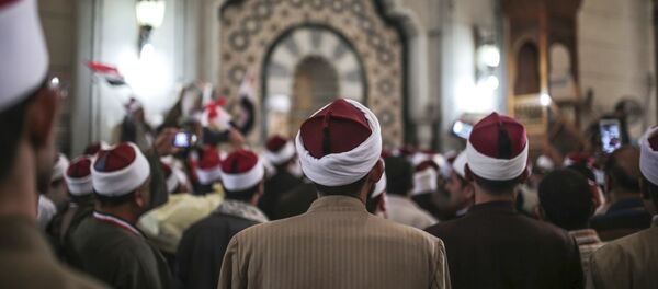 شيوخ داخل جامع الأزهر الشريف في القاهرة - سبوتنيك عربي