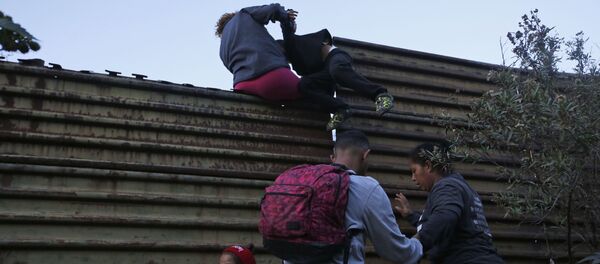 الحدود الأمريكية مع المكسيك - سبوتنيك عربي