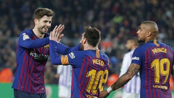 لاعبو برشلونة يحتفلون بتسجيل هدف - سبوتنيك عربي