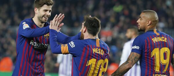 لاعبو برشلونة يحتفلون بتسجيل هدف - سبوتنيك عربي