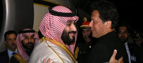 ولي العهد السعودي الأمير محمد بن سلمان مع رئيس الوزراء الباكستاني عمران خان ولي العهد السعودي الأمير محمد بن سلمان مع رئيس الوزراء الباكستاني عمران خان - سبوتنيك عربي