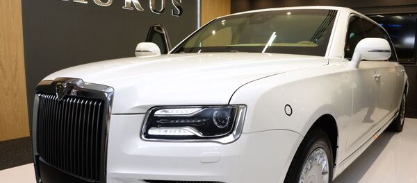 شركة أوروس (Aurus ) الروسية لتصنيع السيارات -تقدم سيارة مشروع كورتيج من فئة ليموزين، في معرض آيدكس 2019 في أبو ظبي، الإمارات  19 فبراير/ شباط 2019 - سبوتنيك عربي