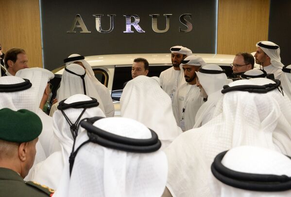 شركة أوروس (Aurus ) الروسية لتصنيع السيارات -تقدم سيارة مشروع كورتيج من فئة ليموزين، في معرض آيدكس 2019 في أبو ظبي، الإمارات  19 فبراير/ شباط 2019 - سبوتنيك عربي