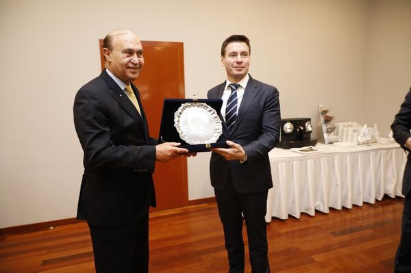 اجتماع رئيس هيئة قناة السويس مع الوفد الروسي للإعلان عن موعد تأسيس المنطقة الروسية في مصر - سبوتنيك عربي