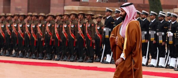 ولي عهد المملكة العربية السعودية الأمير محمد بن سلمان يتفقد حرس الشرف خلال حفل الاستقبال في القصر الرئاسي في نيودلهي ولي عهد المملكة العربية السعودية الأمير محمد بن سلمان يتفقد حرس الشرف خلال حفل الاستقبال في القصر الرئاسي في نيودلهي - سبوتنيك عربي