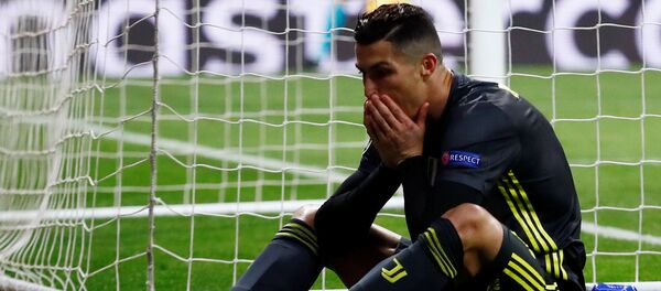 كريستيانو رونالدو خلال مباراة يوفنتوس وأتلتيكو مدريد في ذهاب ثمن نهائي دوري أبطال أوروبا - سبوتنيك عربي