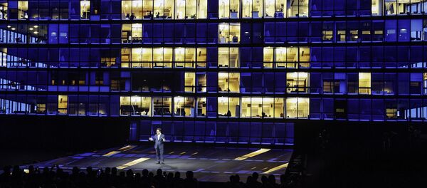 عرض هواتف سامسونغ غالاكسي فولد (Samsung Galaxy Fold) في سان فرانسيسكو، الولايات المتحدة 20 فبراير/ شباط 2019 - سبوتنيك عربي