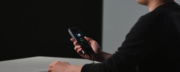 عرض هواتف سامسونغ غالاكسي فولد (Samsung Galaxy Fold) في سان فرانسيسكو، الولايات المتحدة 20 فبراير/ شباط 2019 - سبوتنيك عربي