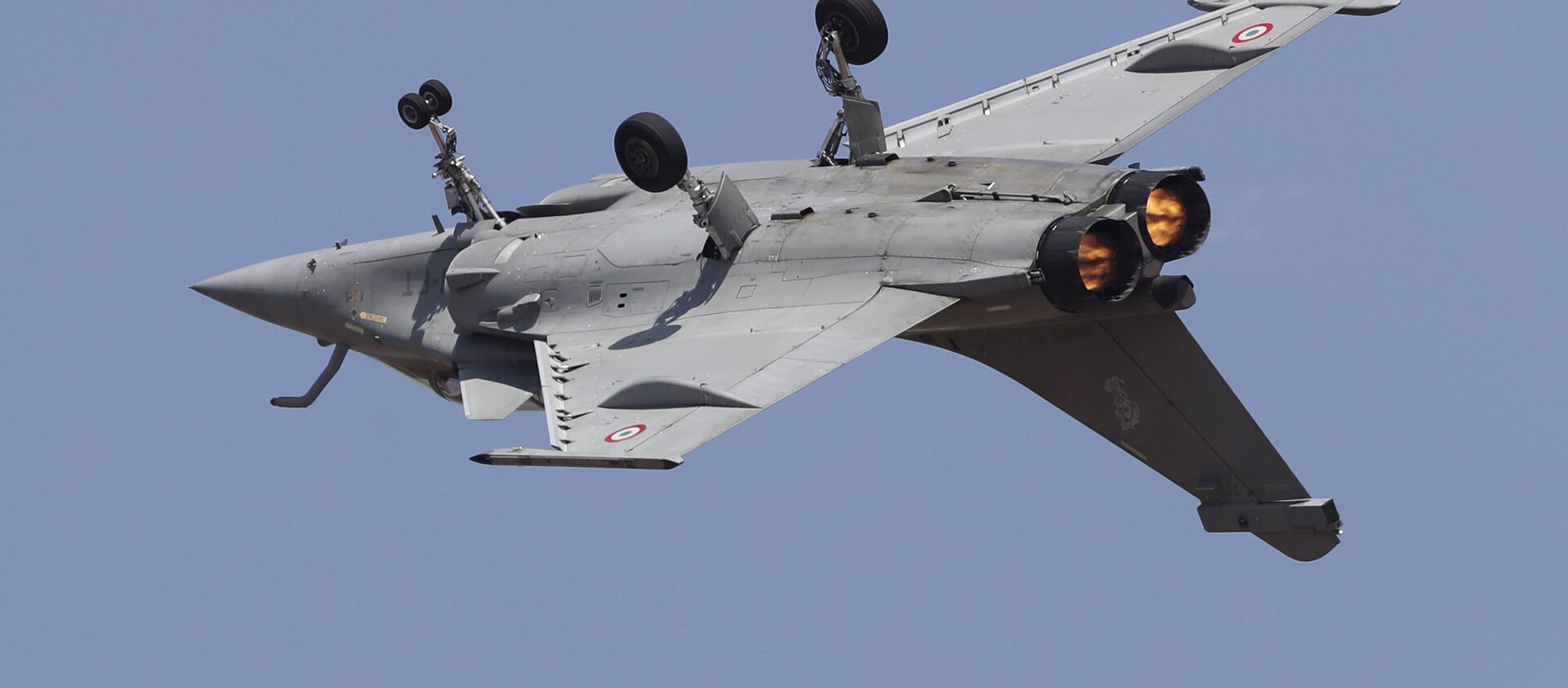 عرض جوي لطائرات رفال الفرنسية، خلال المراسم الافتتاحية للمؤتمر والمعرض العسكري آيرو إنديا 2019 (Aero India 2019) في بنغالور، الهند 20 فبراير/ شباط 2019 - سبوتنيك عربي, 1920, 04.05.2021