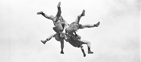 تدريبات القوات المسلحة السوفيتية للإنزال الجوي، عام 1965 - سبوتنيك عربي