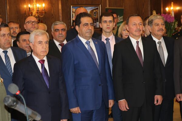 نائب القائد العام للجيش والقوات المسلحة وزير الدفاع السوري العماد على أيوب، ووزير شؤون رئاسة الجمهورية السورية منصور عزام، ونائب وزير الخارجية السوري فيصل المقداد، والسفير الروسي ألكسندر يفيموف - سبوتنيك عربي