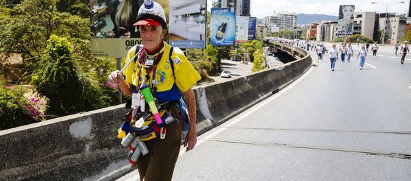 مظاهرات المعارضة الفنزويلية (خوان غوايدو) في كاراكاس، فنزويلا فبراير/ شباط 2019 - سبوتنيك عربي