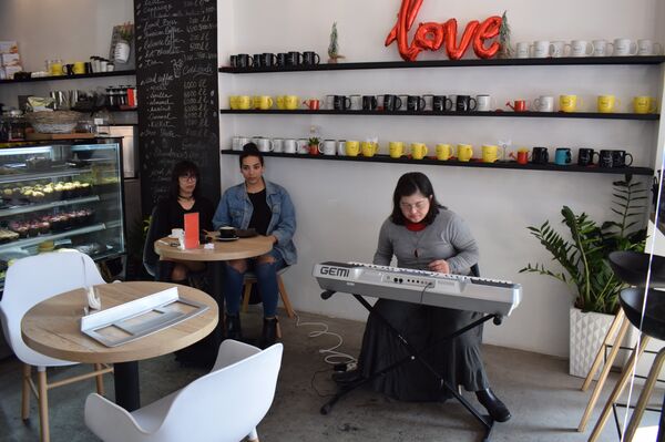 مقهى أغونيست في محلة الزلقا شمال لبنان مقهى أغونيست في محلة الزلقا شمال لبنان - سبوتنيك عربي