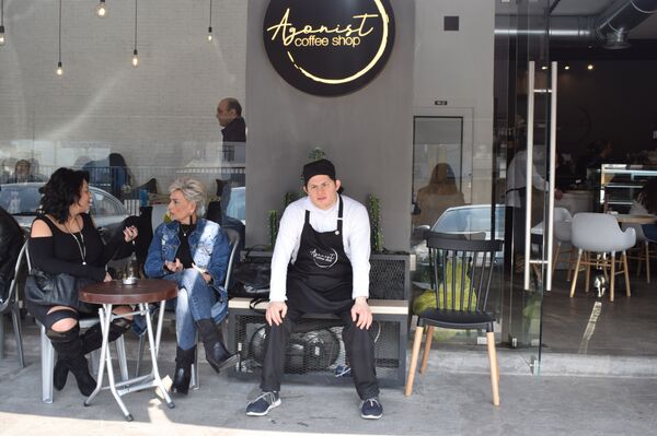 مقهى أغونيست في محلة الزلقا شمال لبنان مقهى أغونيست في محلة الزلقا شمال لبنان - سبوتنيك عربي