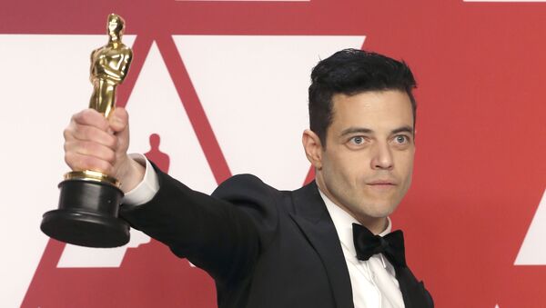 رامي مالك يحمل جائزة أوسكار أفضل ممثل رئيسي في حفل أكاديمية فنون وعلوم الصور المتحركة، 24 فبراير/شباط 2019 - سبوتنيك عربي