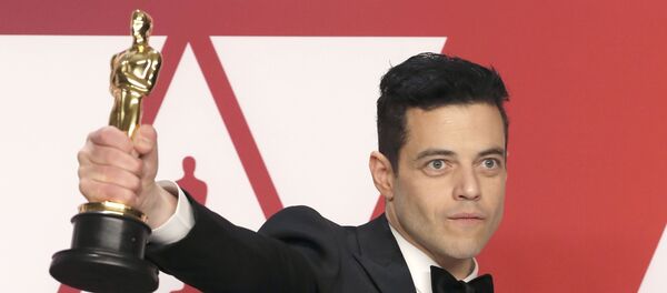 رامي مالك يحمل جائزة أوسكار أفضل ممثل رئيسي في حفل أكاديمية فنون وعلوم الصور المتحركة، 24 فبراير/شباط 2019 - سبوتنيك عربي