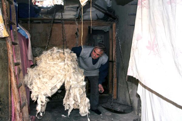 المنجّد... خازن أسرار الدمشقيين وكاشف كنوز الحموات والكنّات يستعيد حضوره خلال الحرب! المنجّد... خازن أسرار الدمشقيين وكاشف كنوز الحموات والكنّات يستعيد حضوره خلال الحرب! - سبوتنيك عربي