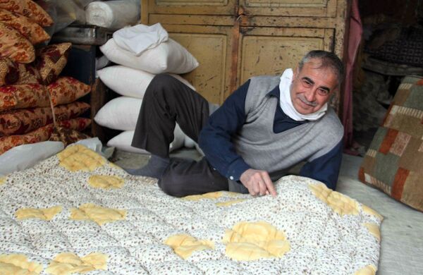 المنجّد... خازن أسرار الدمشقيين وكاشف كنوز الحموات والكنّات يستعيد حضوره خلال الحرب! المنجّد... خازن أسرار الدمشقيين وكاشف كنوز الحموات والكنّات يستعيد حضوره خلال الحرب! - سبوتنيك عربي