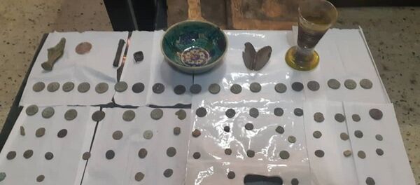 الأمن السوري يضبط شبكة لسرقة الآثار ويستعيد إنجيل بيزنطي وزئبق أحمر - سبوتنيك عربي