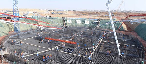 رئيس الوزراء المصري يشهد بدء صب خرسانة أطول برج في أفريقيا رئيس الوزراء المصري يشهد بدء صب خرسانة أطول برج في أفريقيا - سبوتنيك عربي