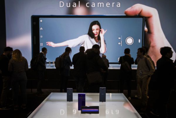 عرض موبايل سوني إكسبريا10 (Sony Xperia 10) الجديد في معرض المؤتمر العالمي للموبايل 2019 في برشلونة، إسبانيا 25 فبراير/ شباط 2019 - سبوتنيك عربي