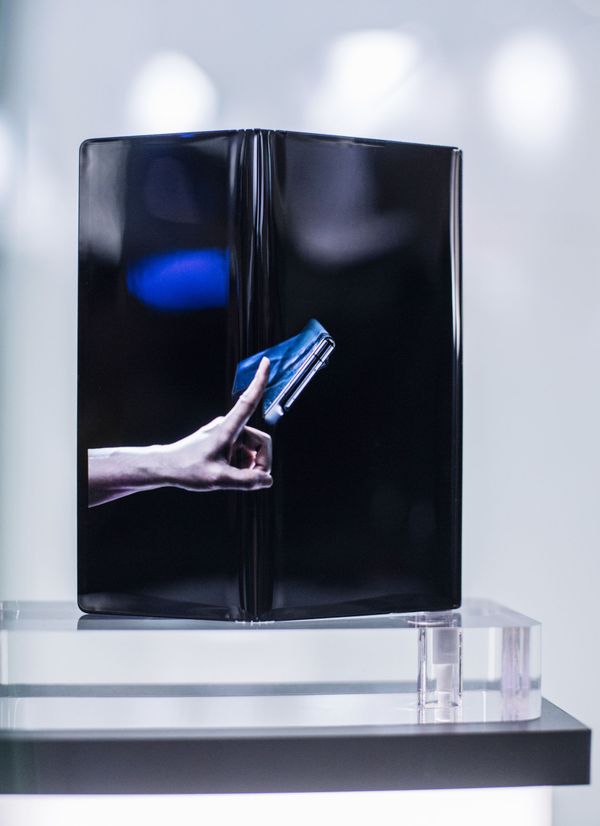 موبايل هواوي ميت إكي قابل للطي من شركة هواوي (Huawei Mate X) في المؤتمر العالمي للموبايل 2019 في برشلونة، إسبانيا 25 فبراير/ شباط 2019 - سبوتنيك عربي