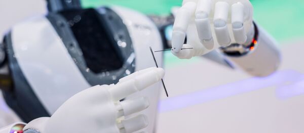 روبوت كيتي (Cathy) في جناح شركة كلاود مايندز تيكنولوجي (CloudMinds Technology) في المؤتمر العالمي للموبايل 2019 في برشلونة، إسبانيا 25 فبراير/ شباط 2019 - سبوتنيك عربي