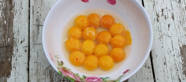 ما سبب وجود الدم في بيض الدجاج وهل تناولها خطر على الصحة - سبوتنيك عربي