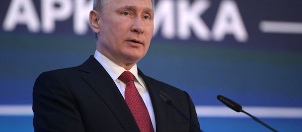 Президент РФ Владимир Путин на Международном арктическом форуме Арктика - территория диалога в Архангельске - سبوتنيك عربي