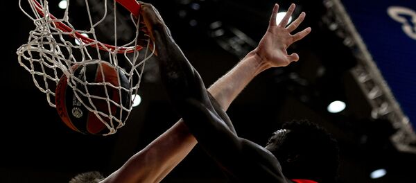 لاعبا كرة السلة: أوتيلو هانتر من نادي بي بي كا تس إس كا، موسكو (يمين)، و أوندرجي بالفين من نادي غراند كاناريا، إسبانيا (يسار)، خلال بطولة الدوري الأوروبي 2018/2019 لاعبا كرة السلة: أوتيلو هانتر من نادي بي بي كا تس إس كا، موسكو (يمين)، و أوندرجي بالفين من نادي غراند كاناريا، إسبانيا (يسار)، خلال بطولة الدوري الأوروبي 2018/2019 - سبوتنيك عربي