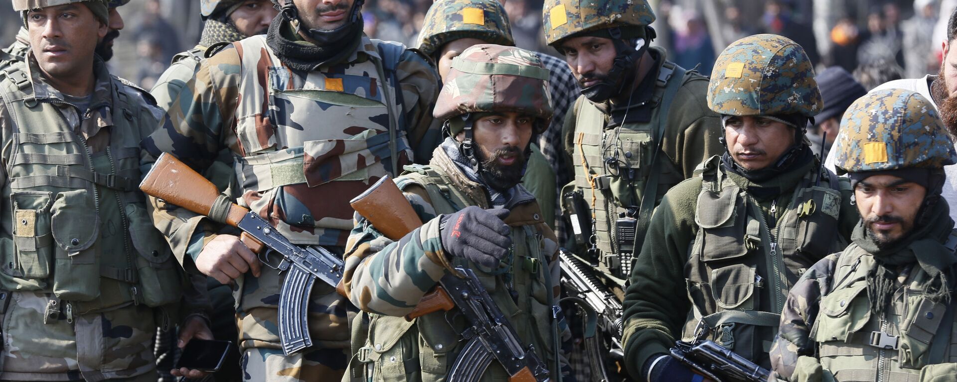 تصاعد التوتر بين الهند و باكستان - جنود هنديون/ الجيش الهندي في محيط سريناغار، شباط/ فبراير 2019 - سبوتنيك عربي, 1920, 08.05.2025